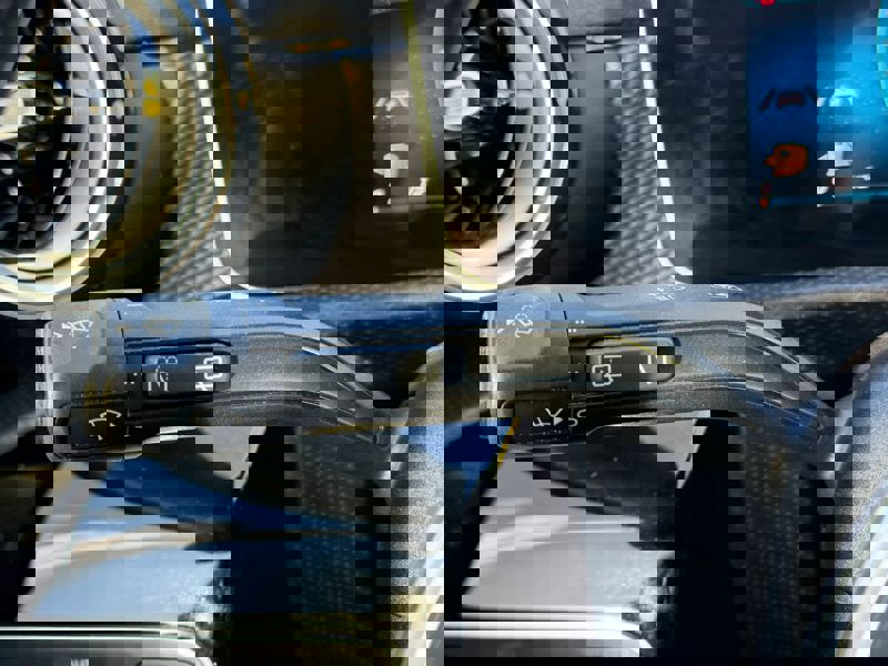 Image Mercedes-Benz 汃獡敳䄠 A 180 1.3 136 Progressive Line Full leds GPS Caméra Carplay Sièges chauffants Régul Clim auto bi-zon